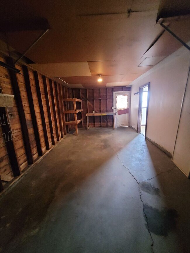 Building Photo - 1222-1224 Vandenberg Ave