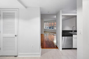 Building Photo - 1150 K St NW