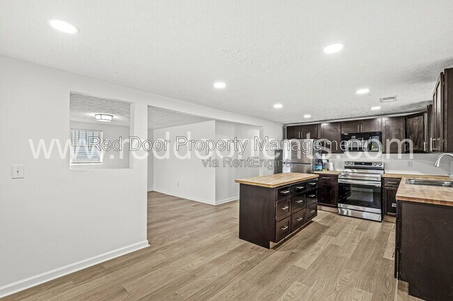 Building Photo - 1037 W 30th St
