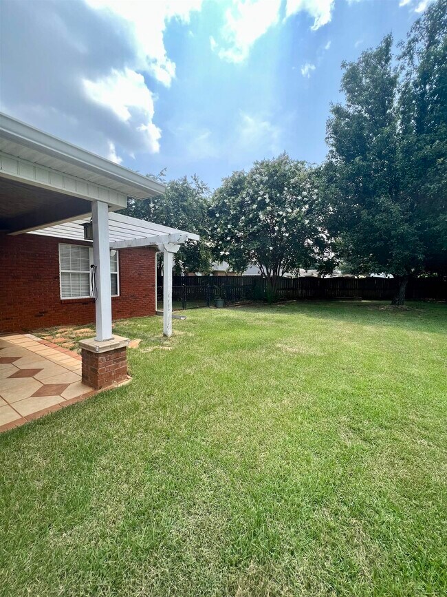 Building Photo - 105 Starky Pl