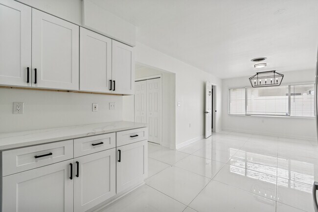 Building Photo - 455 81st Ave