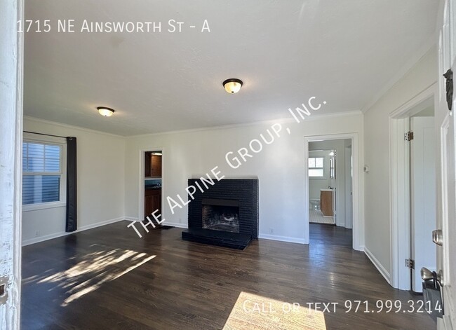 Building Photo - 3 Bedrooms in NE Portland!