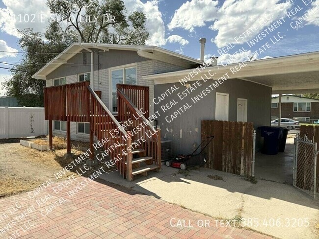 Building Photo - 1102 E Sego Lily Dr