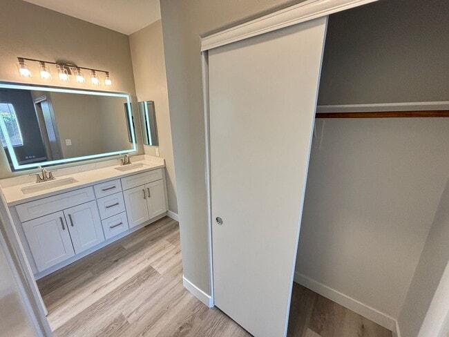 Building Photo - Beautifully updated 2Bed/2Bath single-story home w/ 2-car garage in the desirable Northwest Las V...