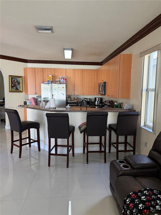 Building Photo - 3951 NE 13th Dr