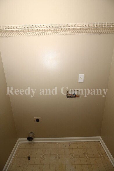 Building Photo - 6077 Wills Way Cir S