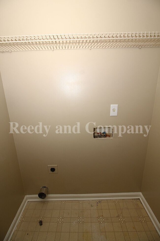 Building Photo - 6077 Wills Way Cir S