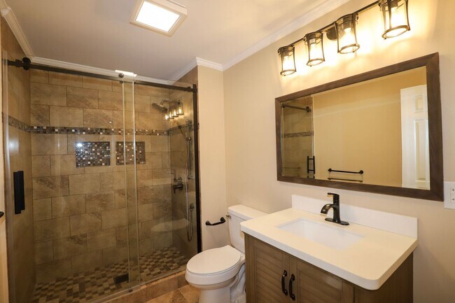 Building Photo - EXECUTIVE LUXURIOUS TOWNHOME