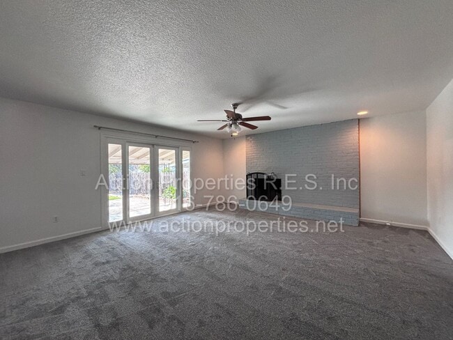 Building Photo - Central Roseville, Close to Shopping and Parks, 3 Bedroom 2 Bathrooms, 1536sq feet