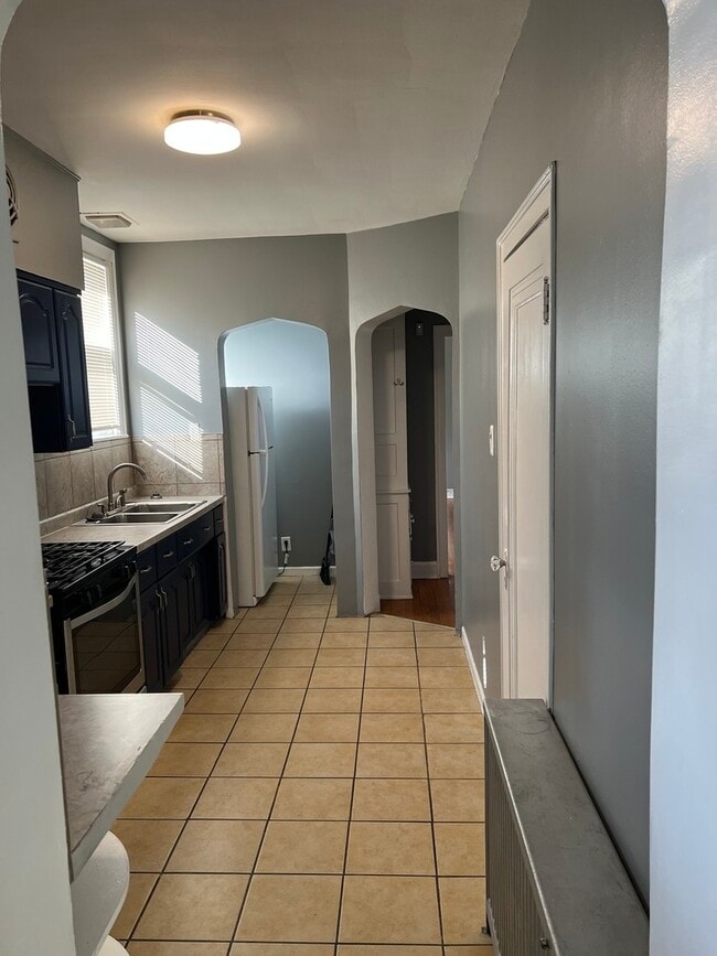 Building Photo - 1243 W 96th St