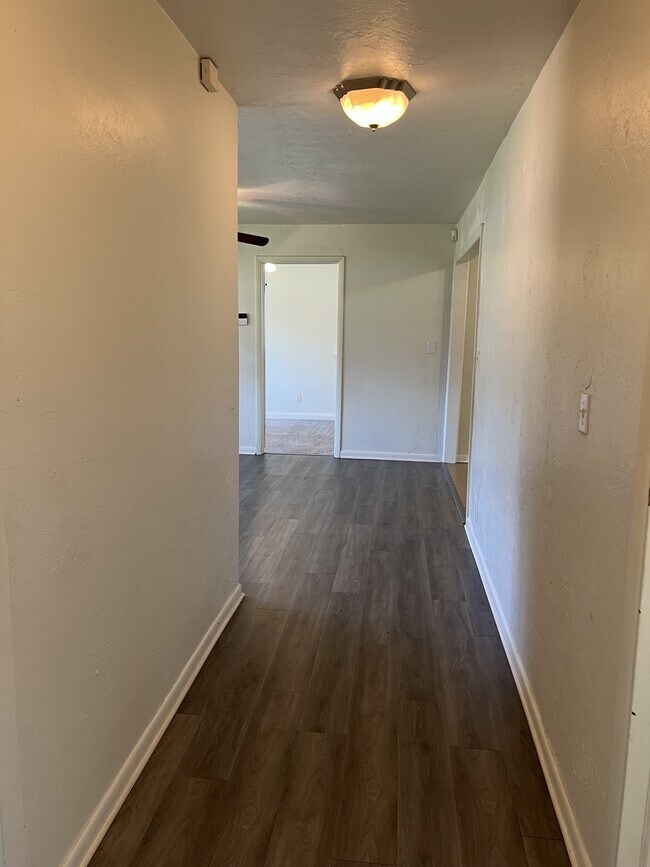 Building Photo - 703 Terry Dr