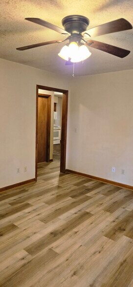 living room to hall entrance - 107 N Roosevelt St