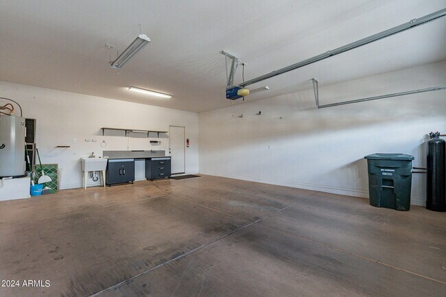 Building Photo - 2623 E San Mateo Dr