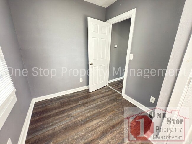 Building Photo - Beautiful 3 Bedroom 1 Bathroom Home in Kansas City!