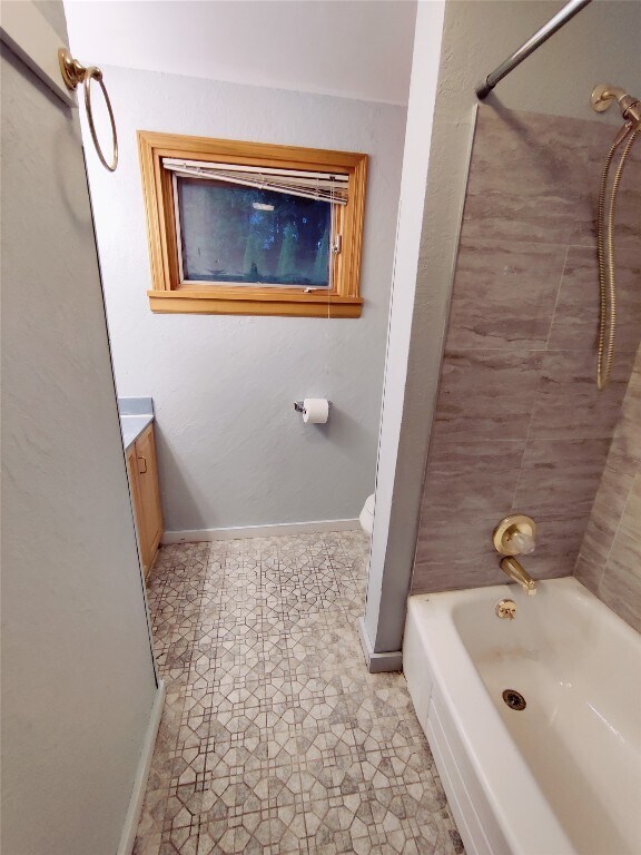 Building Photo - 813 Country Club Rd