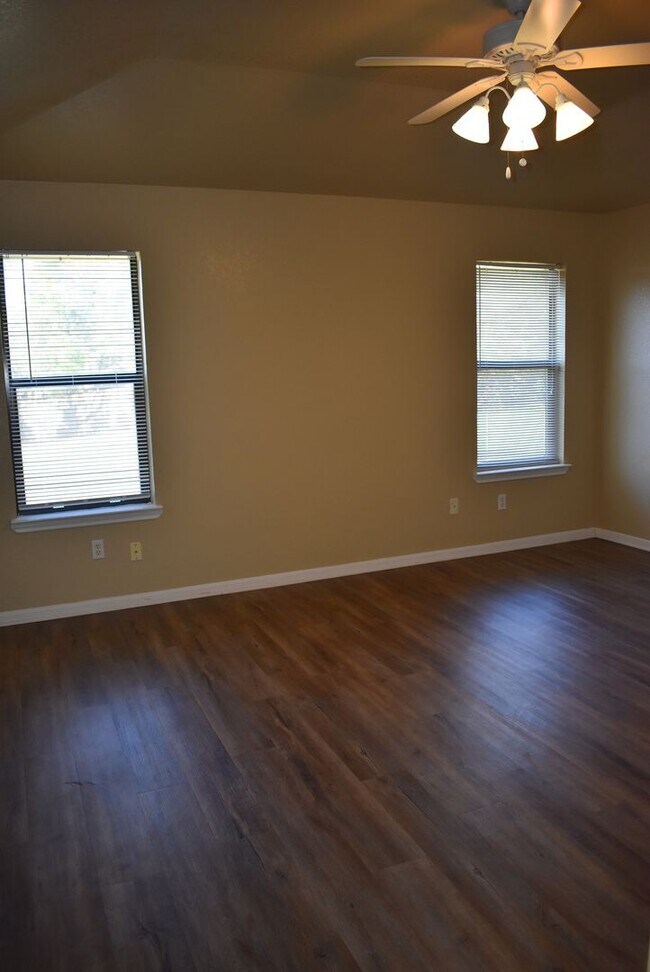 Building Photo - 3BR 2BA is located in a quiet Harker Heigh...
