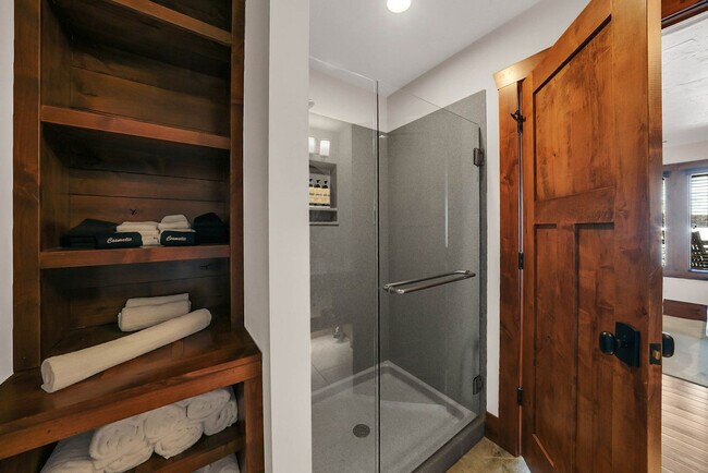 Building Photo - 201 Shady Ozark Ln