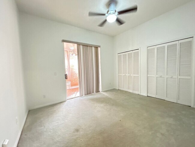 Building Photo - Beautiful Home with Water View in Eastwood!