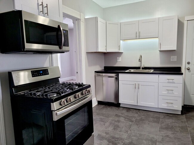 Building Photo - 641 Coit Ave NE