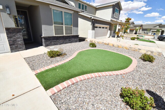 Building Photo - 51117 Desert Sunflower Ave