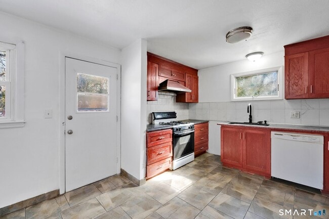 Building Photo - 178 Kelly Rd