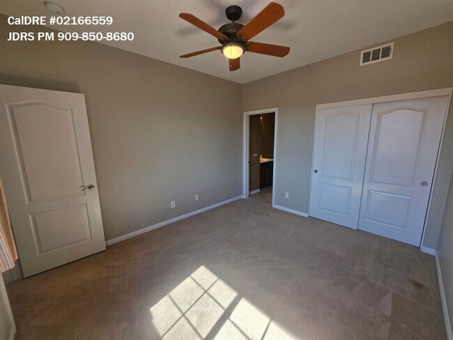 Building Photo - Irvine 4 Bedroom Home