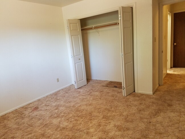 Building Photo - 2 bedroom 1 bath