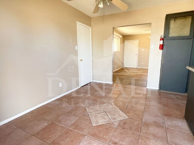 Building Photo - 410 E Desert Dr