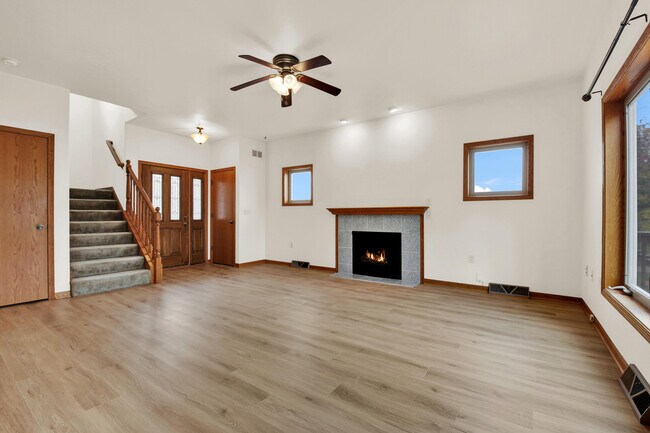 Building Photo - 407 Century Oak Dr