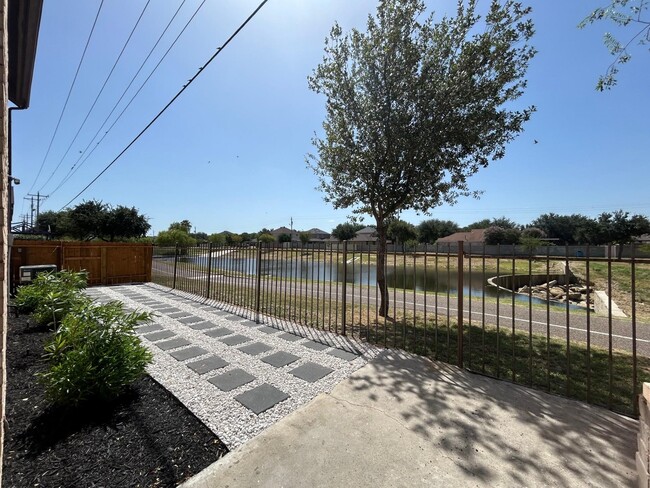 Building Photo - 2445 Monarch Dr