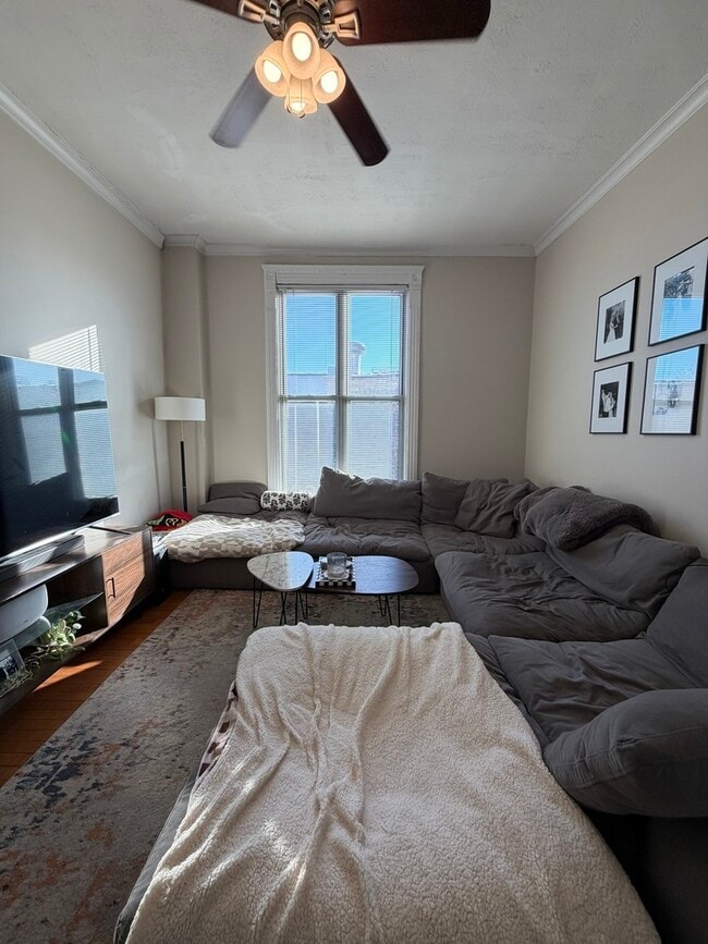 Building Photo - 3730 N Sheffield Ave