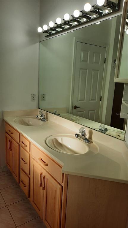 Building Photo - 58 Burning Bush Dr