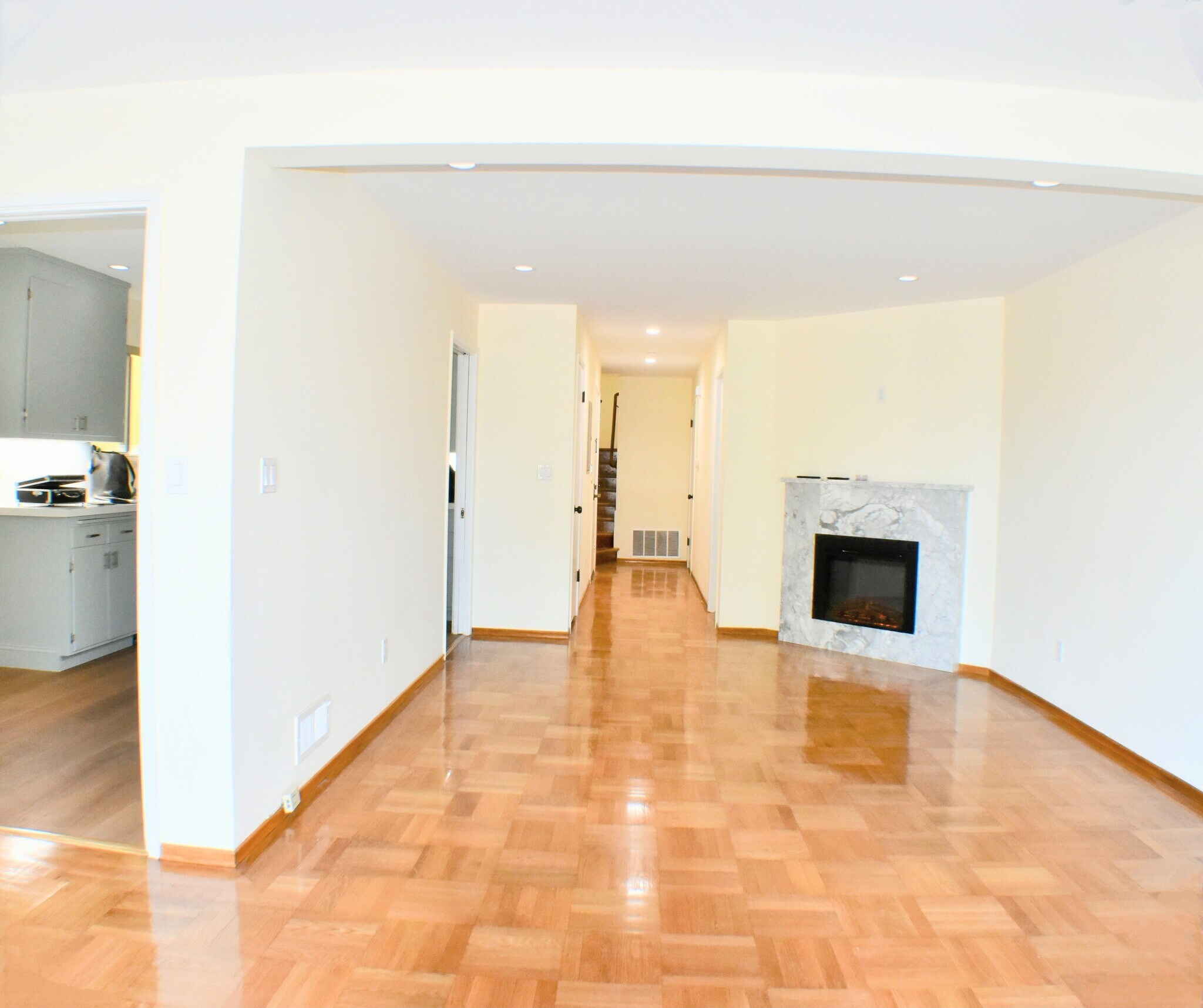 Building Photo - 286 Roosevelt Way