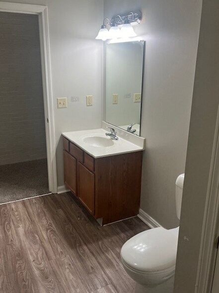 Building Photo - 316 W Walnut St