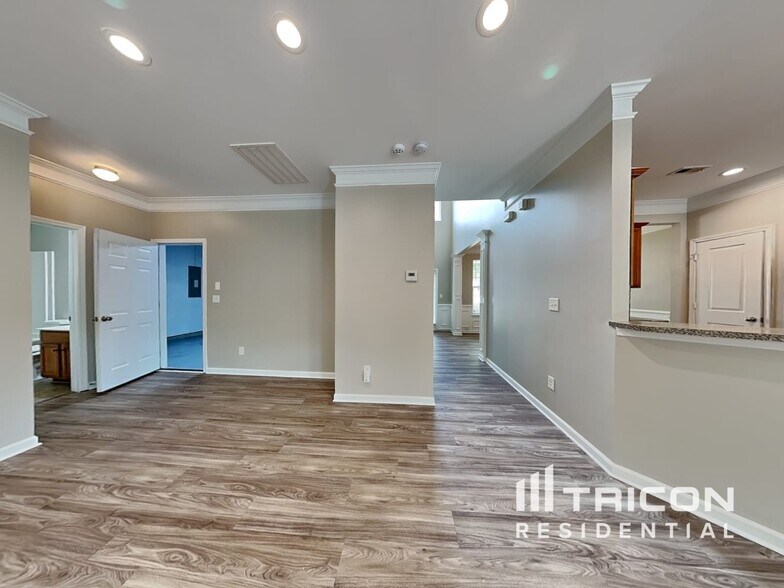 Building Photo - 12927 Rothe House Rd