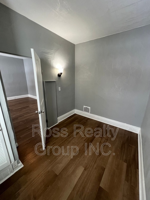 Building Photo - 3156 Elm St