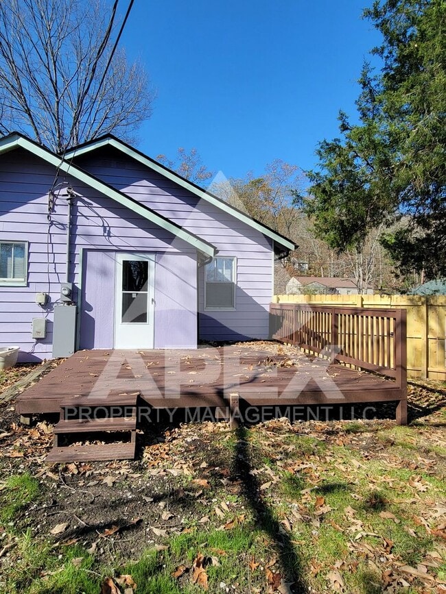 Building Photo - Renovated - Craftsman Style 2 Bd 1- Ba Sin...