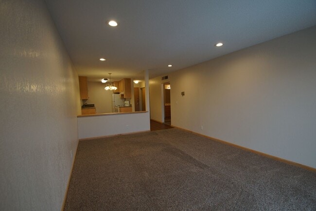 Building Photo - Pinto Suite
