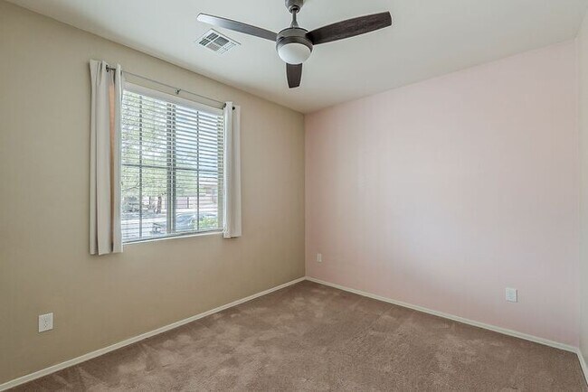 Building Photo - Modern 4 Bed Tucson Rental with Spacious K...