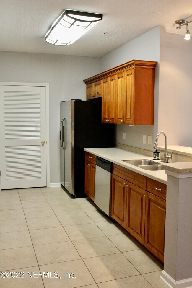 Building Photo - 8227 Lobster Bay Ct
