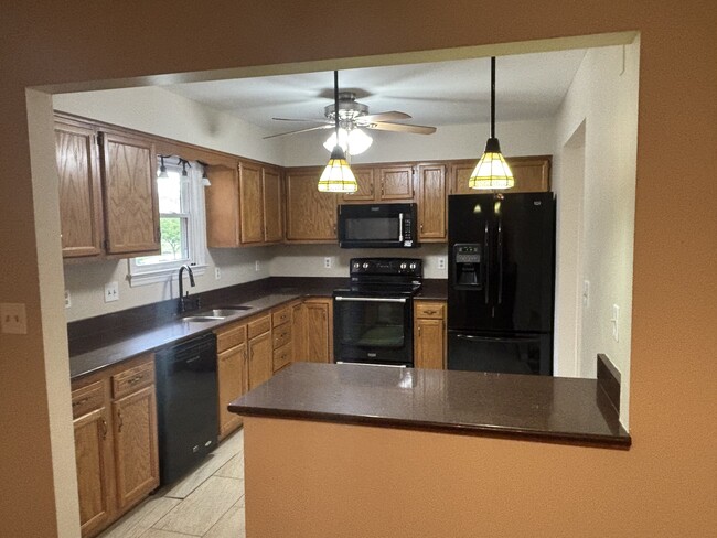 Building Photo - 203 Apple Blossom Ln