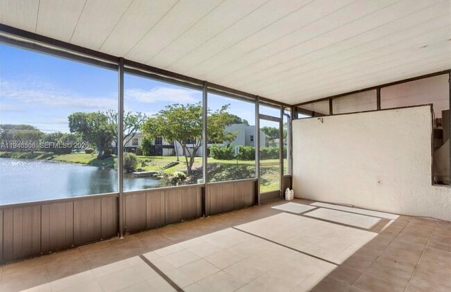 Building Photo - 14293 Kendale Lakes Cir