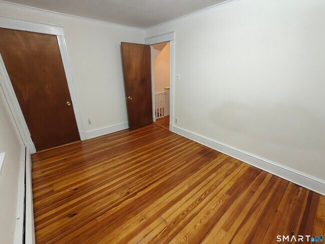 Building Photo - 387 Plainville Ave