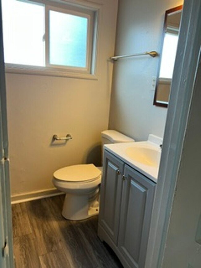 Building Photo - 675 Denslowe Dr