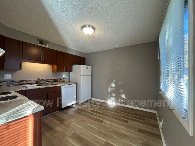 Building Photo - 515 S 2nd St