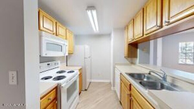 Building Photo - Nice 2 bedroom, 2 bathroom condo in the he...
