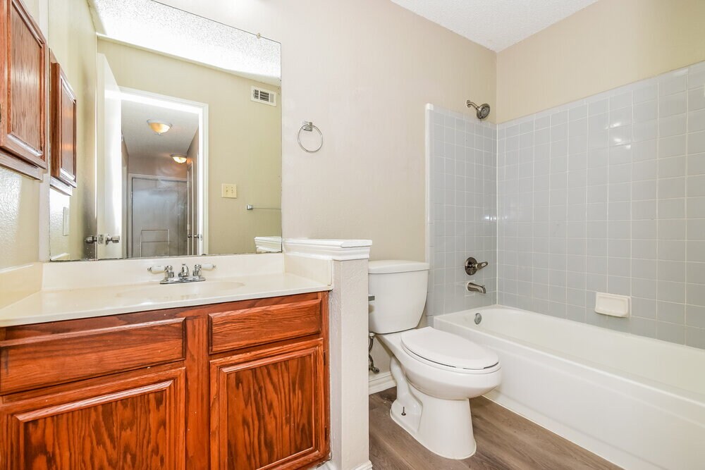 Building Photo - 1411 Sandalwood Dr