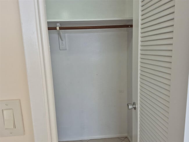 Building Photo - 3100 N Palm Aire Dr