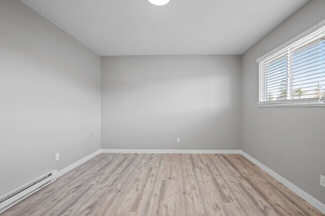 Building Photo - Ground floor remodeled 2 br unit