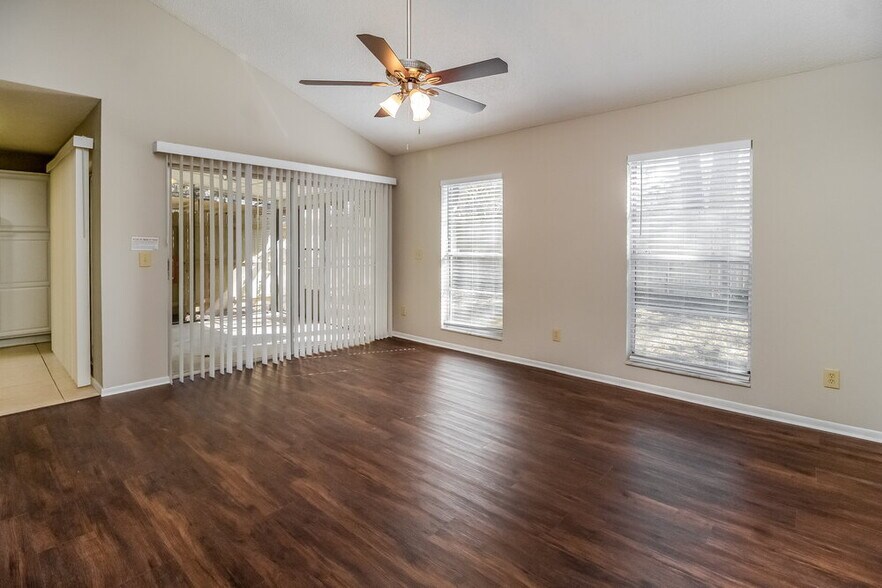 Building Photo - 1240 Crossfield Dr